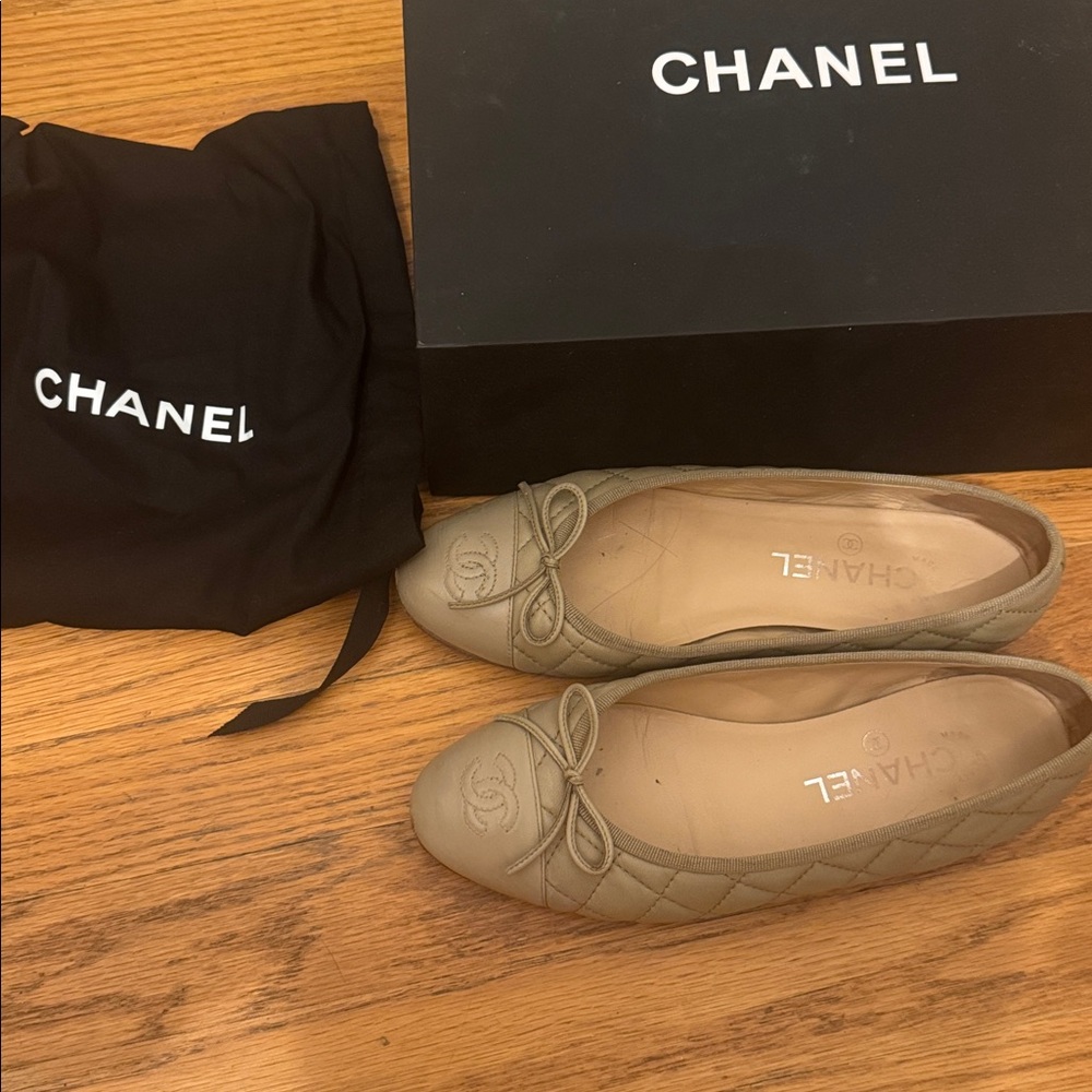 CHANEL Taupe Quilted Flats with Bow